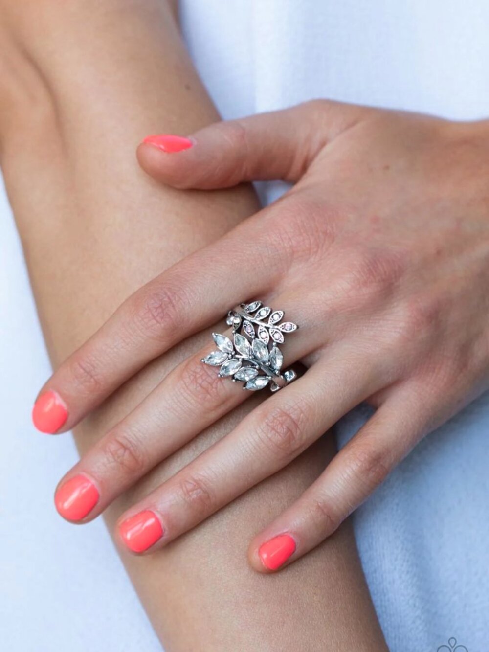 Paparazzi Jewelry Accessories - Glowing Gardenista - White Ring - Vintage